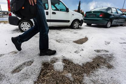 Grmljavinsko nevrijeme s tučom zahvatilo Kaštela