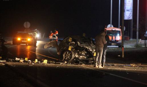 Stravična nesreća u BiH: Troje mladih poginulo na licu mjesta 