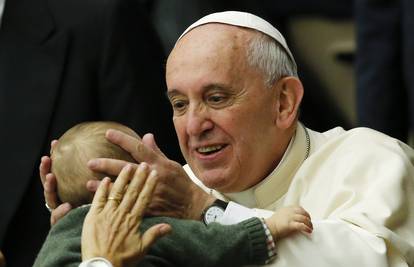 Papa: Crkva ne bi smjela od puka naplaćivati svoje usluge