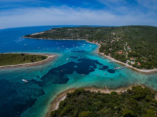 Fotografije iz zraka uvale Krknjaši na Drveniku Velom