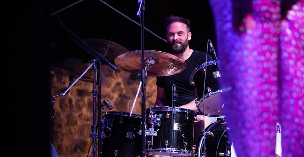 Zorica Kond&zcaron;a sa suprugom i sinovima odr&zcaron;ala koncert u Solinu