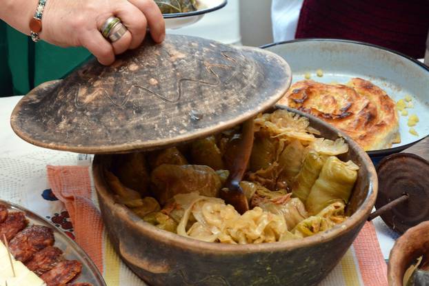 PoÅ¾ega:  U Hotelu Grgin dol odrÅ¾ana gastro manifestacija 6. Sarmijada