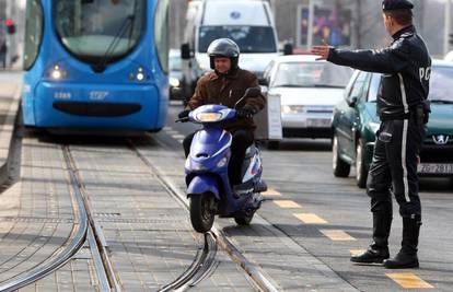 Svi motoristi imali kacige pa na dar dobili USB stick