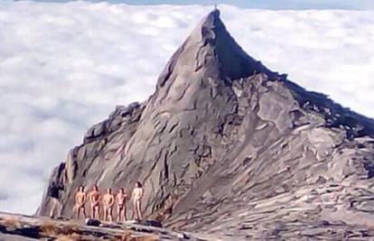 'Krivi su za potres': Turisti se slikali goli na 'svetoj' planini