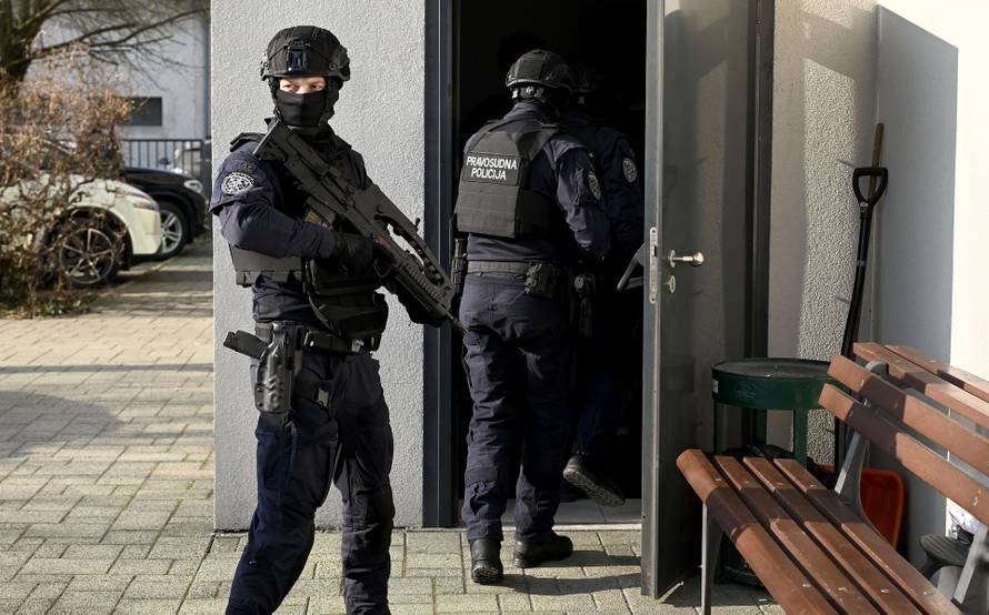 Varaždin: Srđan Mlađan pod jakim policijskim osiguranjem dolazi na Županijski sud