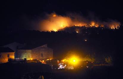 Veliki požar na Kanarima, evakuirali su oko 4000 ljudi