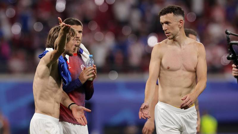 Trener PSV-a: Ne puštam ženu blizu Perišića kad skine majicu. Ima nevjerojatne trbušnjake 21 images 2025 17 pxl 240624 116631483