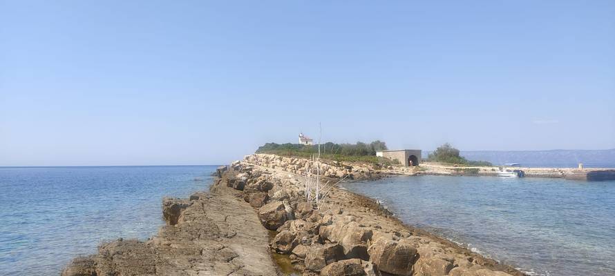 'Talijani su prijetili urlajući da je ovo njihov otok. A pokojni otac je tu uklesao pločicu s imenom'
