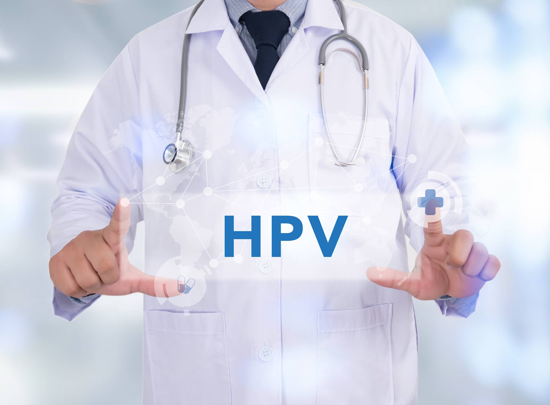 Doktor u rukama ima natpis HPV