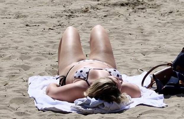 Split: Sunčanje na Bačvicama.