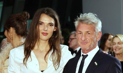 Sean Penn (64) u Cannes došao s 34 godine mlađom djevojkom