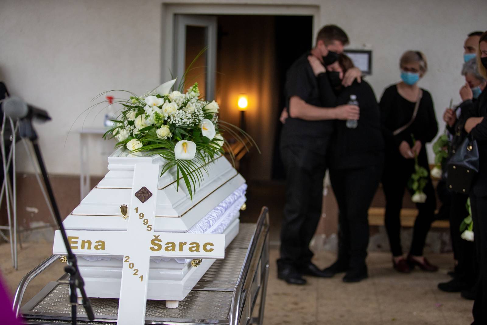 Osijek: Na groblju Retfala sahranjena je Ena Šarac