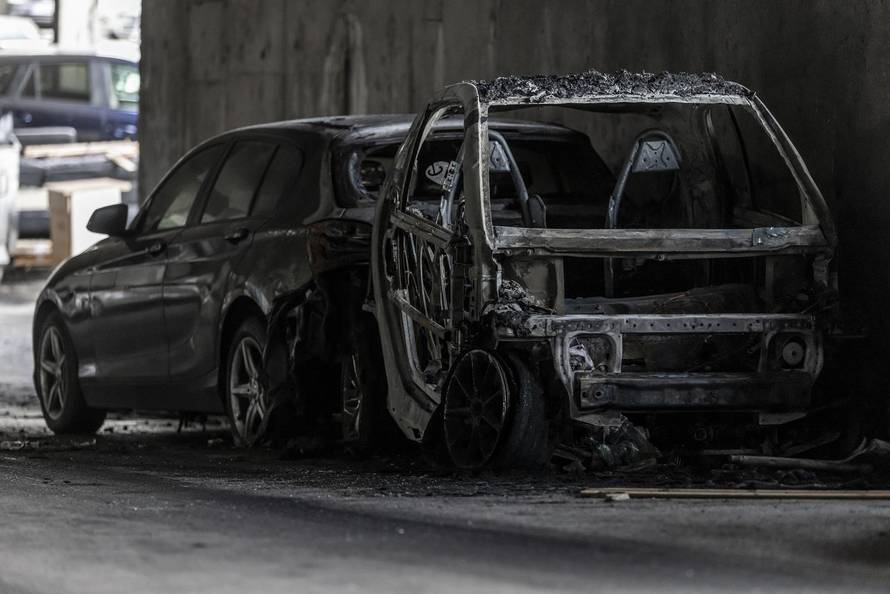 Pozar na auomobilu u Splitu