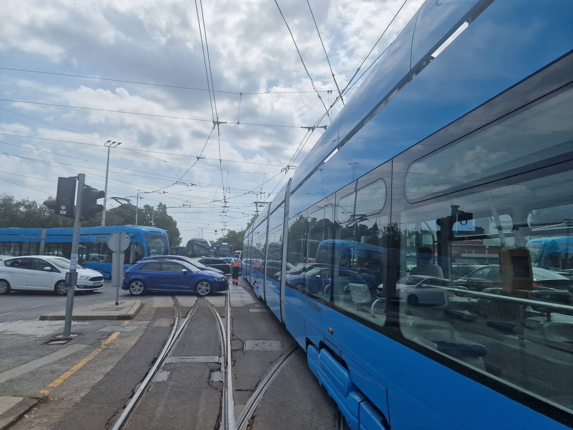 VIDEO Sve stalo na Držićevoj, novi kolaps usred Zagreba: 'Semafori su prestali raditi...'