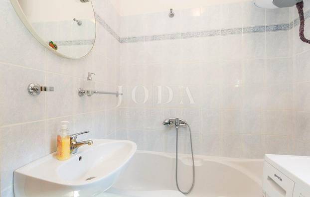 FOTO Netko u Hrvatskoj prodaje kuću na samoj obali: 'Spaja se s morem.' Cijena će vas iznenaditi