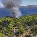 VIDEO Veliki požar gori na Šolti, prijetio kućama. Gase kanaderi