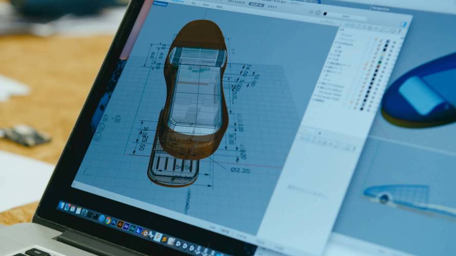 Čovječe, pa gdje su mi papuče? Ahaaa, tamo su se 'parkirale'...