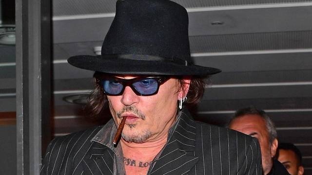 *EXCLUSIVE* Johnny Depp is spotted leaving Cipriani Restaurant in Central London after a 4 hour dinner with friends