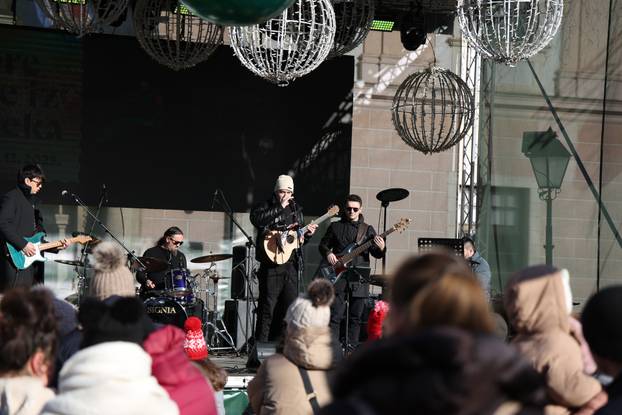 Osijek: Dječji doček Nove godine na Trgu Svetog Trojstva