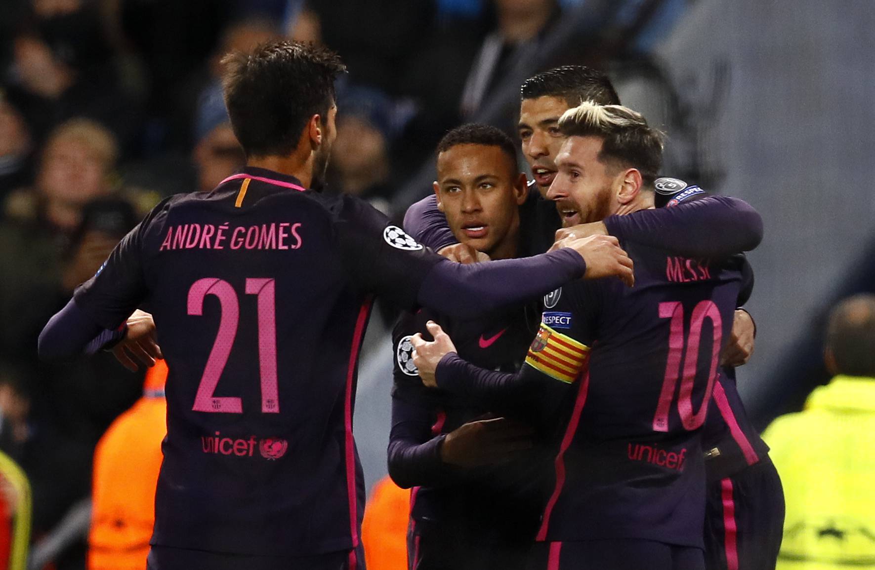 Manchester City v FC Barcelona - UEFA Champions League Group Stage - Group C