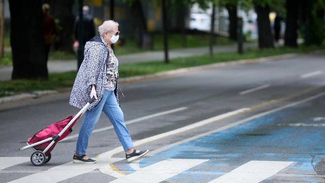 Sarajevo: Starijima od 65 godina dozvoljen izlazak tri dana u tjednu od 9-13 sati