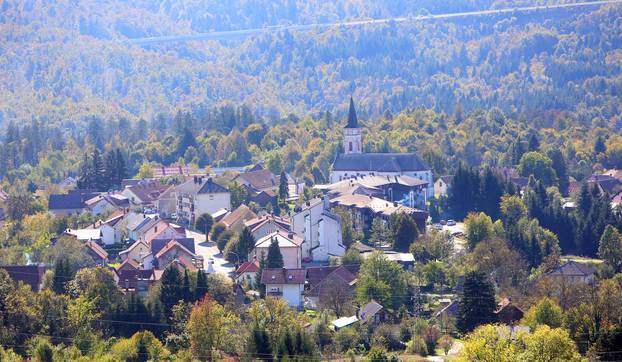 Grad Vrbovsko u kojem je u tijeku deomografska obnova