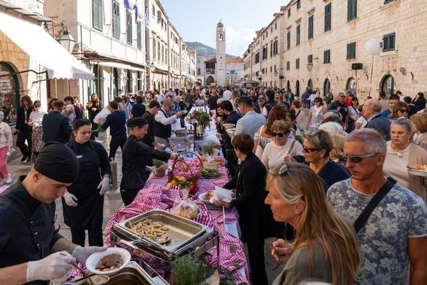 Dubrovnik: Tradicionalna Dubrovačka trpeza na Stradunu