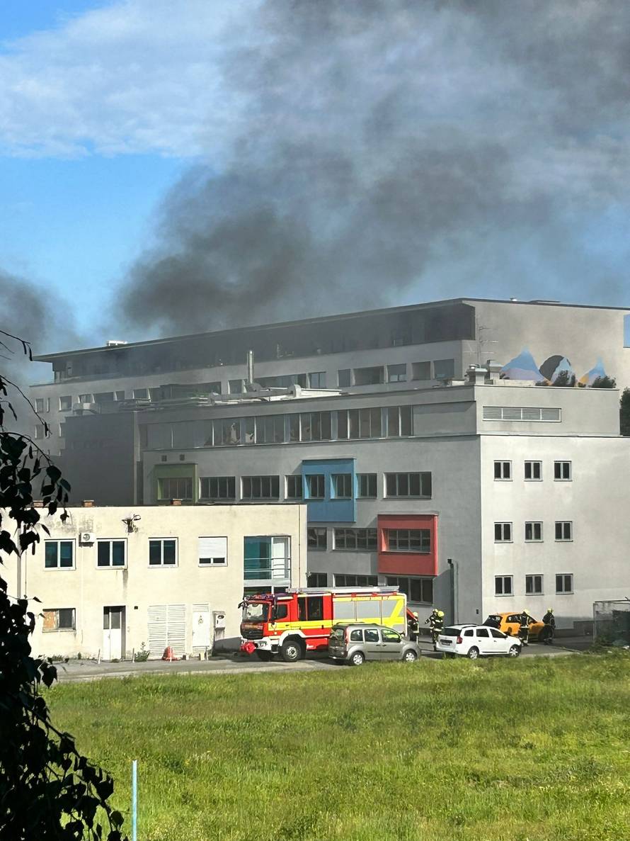 VIDEO Gusti dim u Zagrebu, gori tiskara na Trešnjevci: 'Vidio sam samo dim i vatrogasce'
