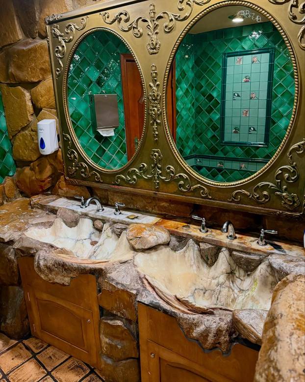 FOTO Ovo je najružičastiji hotel na svijetu: Ima 110 različitih soba i slapove u toaletu