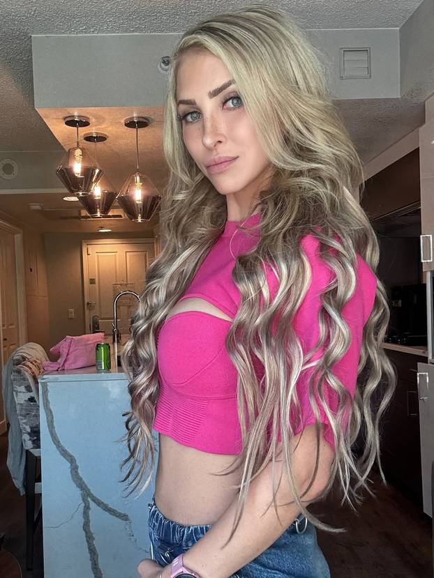 FOTO Stvorila AI dvojincu kako bi si olakšala posao: 'Radi sve što ja ne želim'