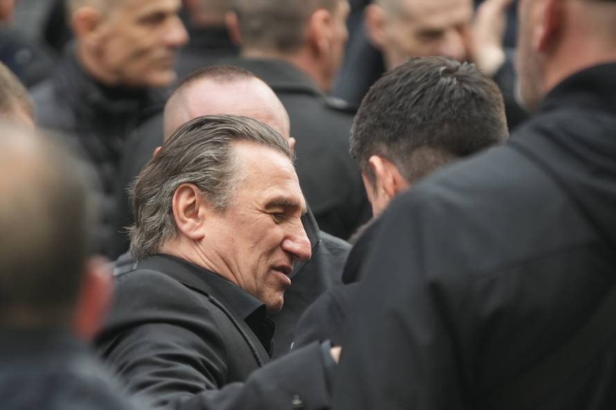 Na sahrani u Beogradu nakon dugo vremena pojavio se jedan od najpoznatijih kriminalaca na Balkanu