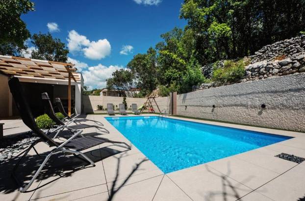 FOTO Ovo je vila za najam od čije vas cijene neće boljeti glava: Ima bazen i lijepu terasu