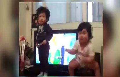 Shake it, baby: Korejske bebe nasmijale su internet plesom