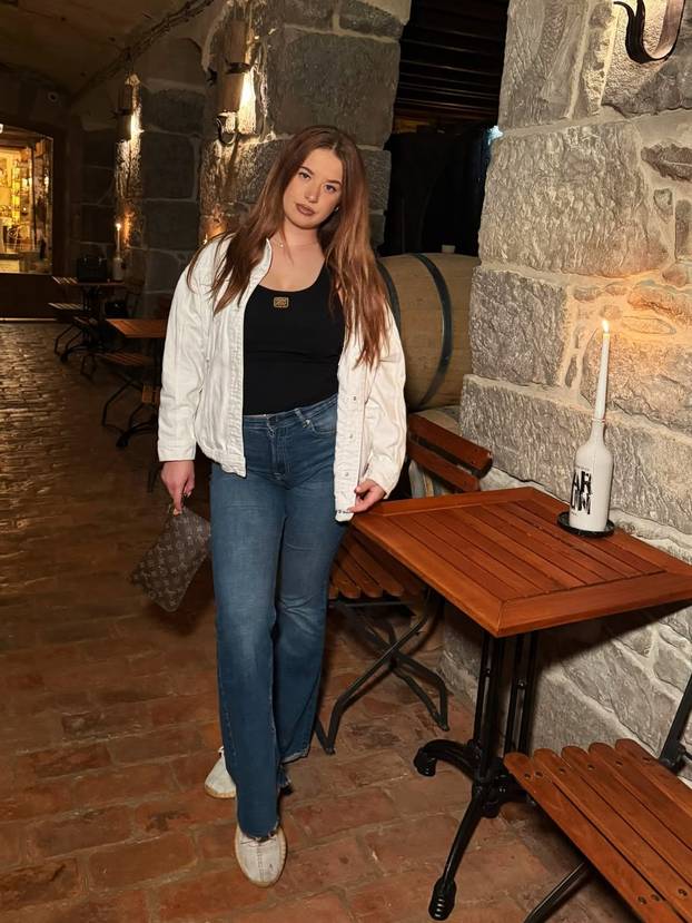 Sretna obitelj: Taishu Drpić na maturalnu pratili mama Nives, tata Dino i njegova cura Ines
