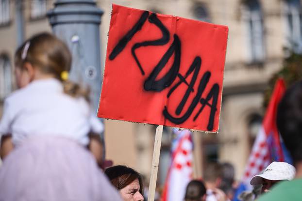 Zagreb: Okupljanje prosvjednika Hodaj za Liku, hodaj za Hrvatsku