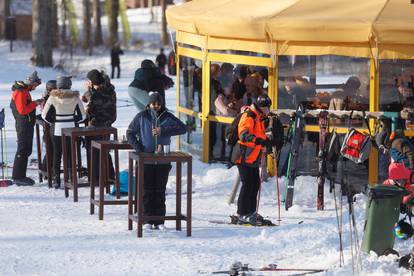 FOTO Otvorena je sezona skijanja i sanjkanja na Platku