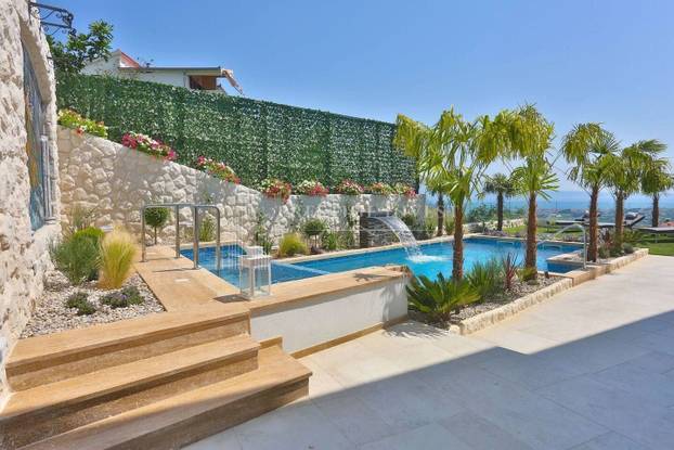 FOTO Kakva perverzija u Splitu! Vodeni raj i slike dizajnera. Ova vila se prodaje, a znamo i cijenu