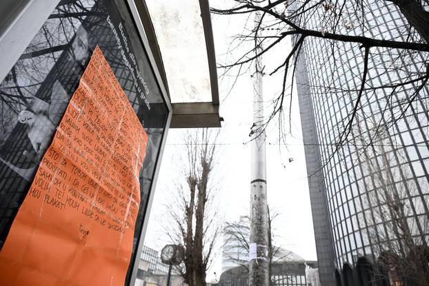 Zagreb: Ljubavna poruka na tramvajskoj stanici