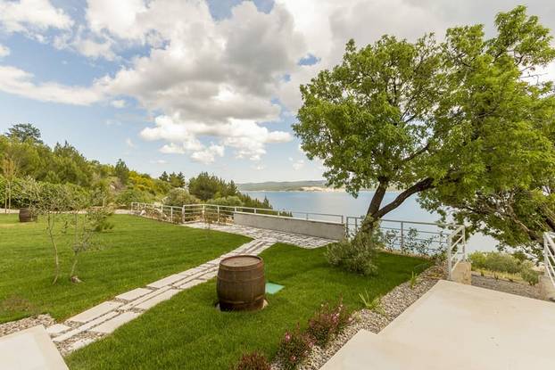 FOTO Ovo je Budimirova vila Pokora: Na ilegalnom katu su biljar i terasa, bazen će rušiti...