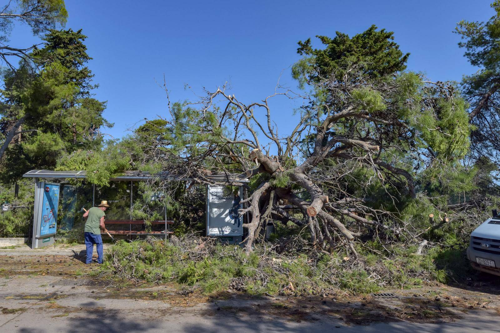 Zadar nakon olujnog nevremena: SruÅ¡ena stabla, uniÅ¡tene kuÃ¦ice u novom kampu