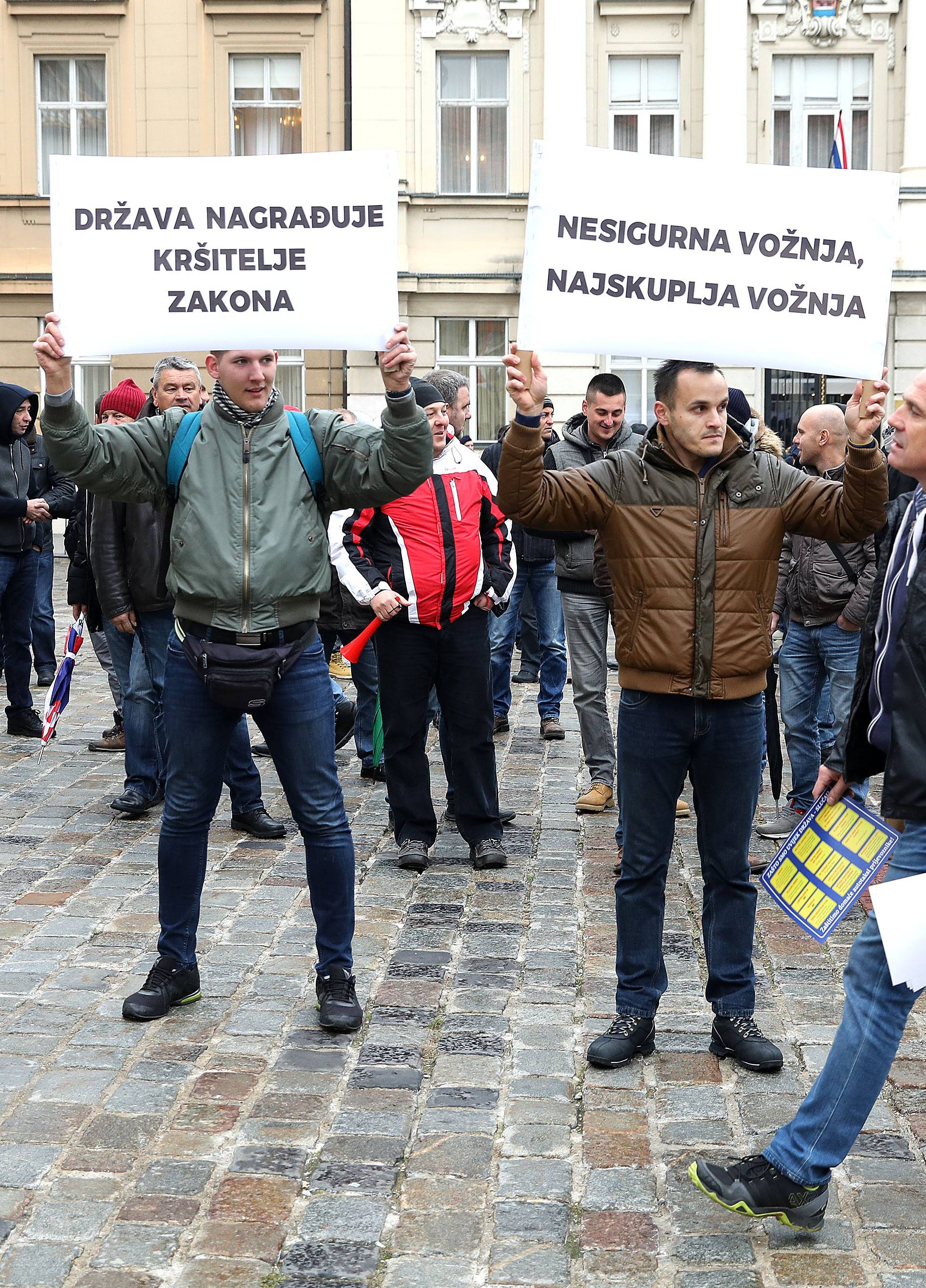 'Kršenje zakona se legalizira, a nas taksiste se stigmatizira...'