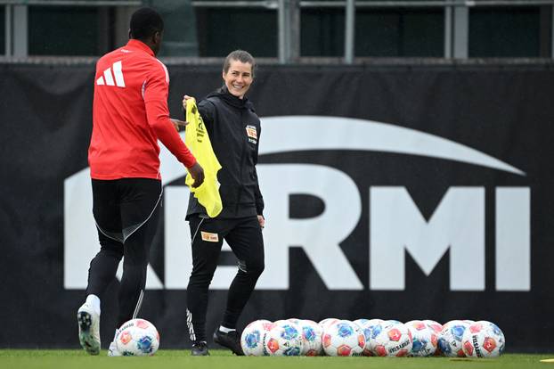 1. FC Union Berlin Training -  Interim coach Marie-Louise Eta leads training session