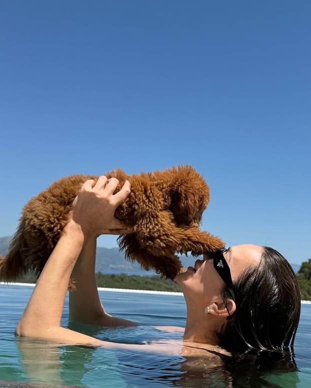 FOTO Zvijezde na rubu bazena: Toplesi, tangice i pravo guštanje