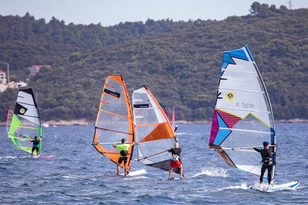 Vaganj na poluotoku Pelješcu je "raj" za surfere