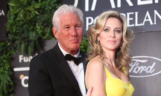 Richard Gere na gala večeri pao u drugi plan, 33 godine mlađa supruga je ukrala svu pažnju