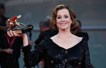 Sigourney Weaver u Veneciji je dobila nagradu za životno djelo: 'Ovo dijelim sa svim filmašima'