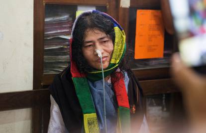 Čelična dama: Prekinula štrajk glađu nakon punih 16 godina