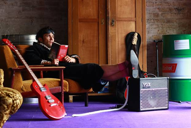 ARHIVA - Zagreb: Mario Petrekovi? uredio prostor za život u nekadašnjoj tvornici Katran