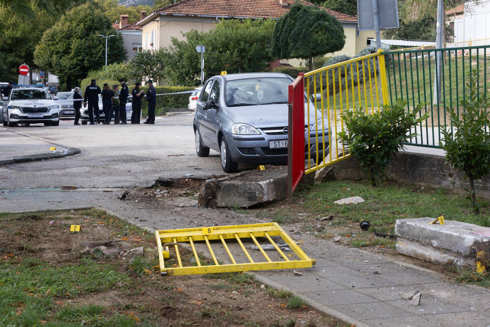 Sinj: Autobus uletio u dvorište dječjeg vrtića