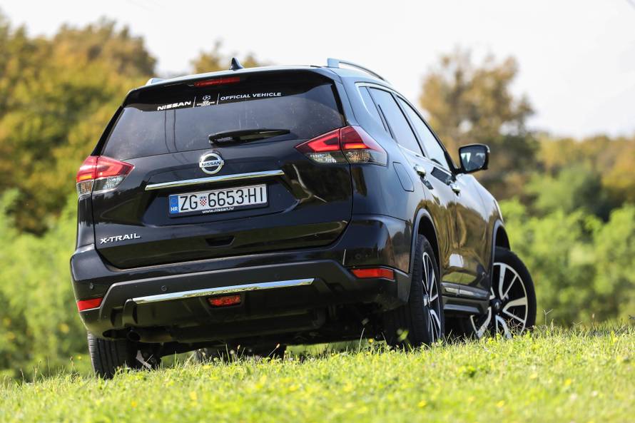 Najveći Nissanov SUV vrlo je dobar i s benzinskim motorom